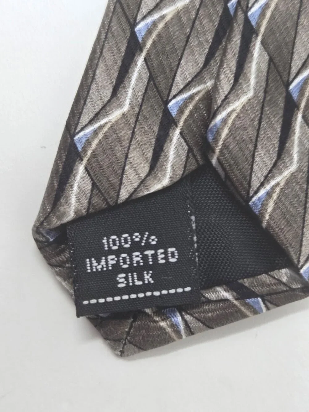 Gianfranco Ruffini Italy 100% Imported Silk Tie Gray Geometric Pattern 60 Inch